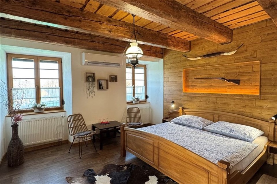 Poskytl: Country Saloon