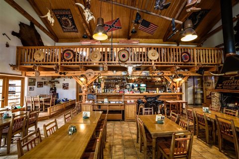 Poskytl: Country Saloon
