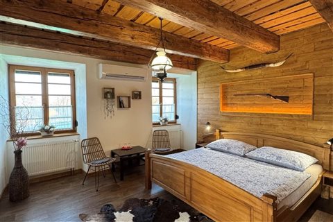 Poskytl: Country Saloon